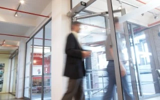Automatismos para puertas batientes